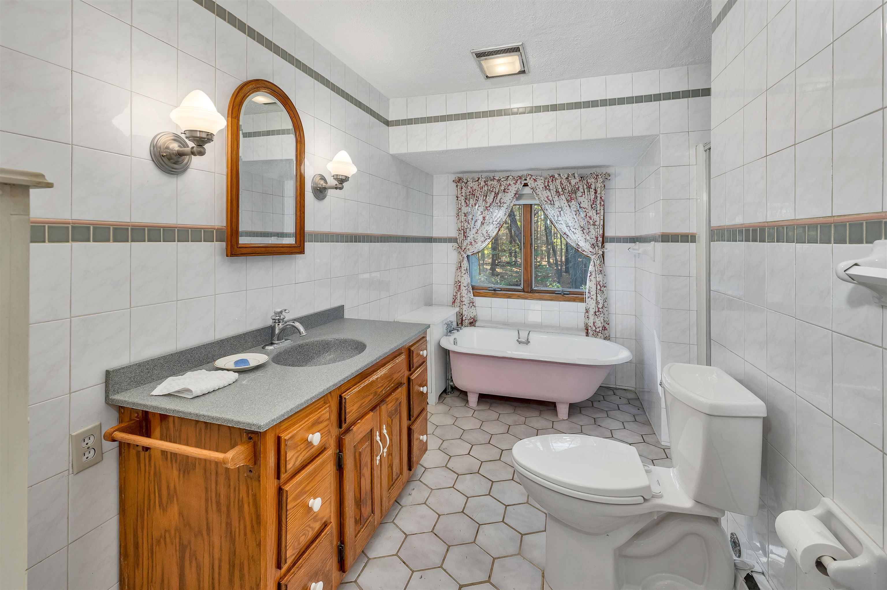 23 Bartlett Street Kingston, NH 03848 - Photo 8 of 40