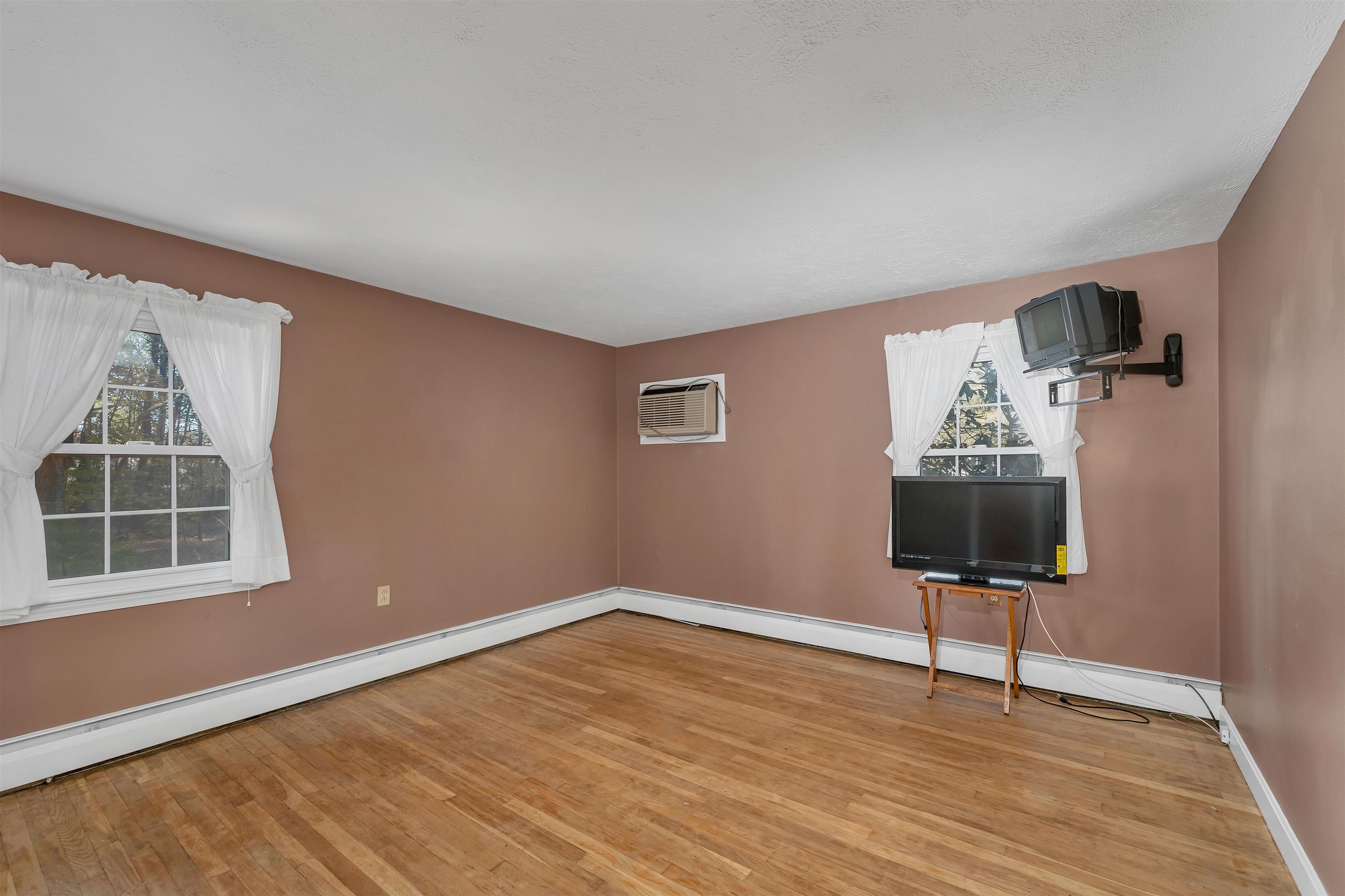 23 Bartlett Street Kingston, NH 03848 - Photo 10 of 40