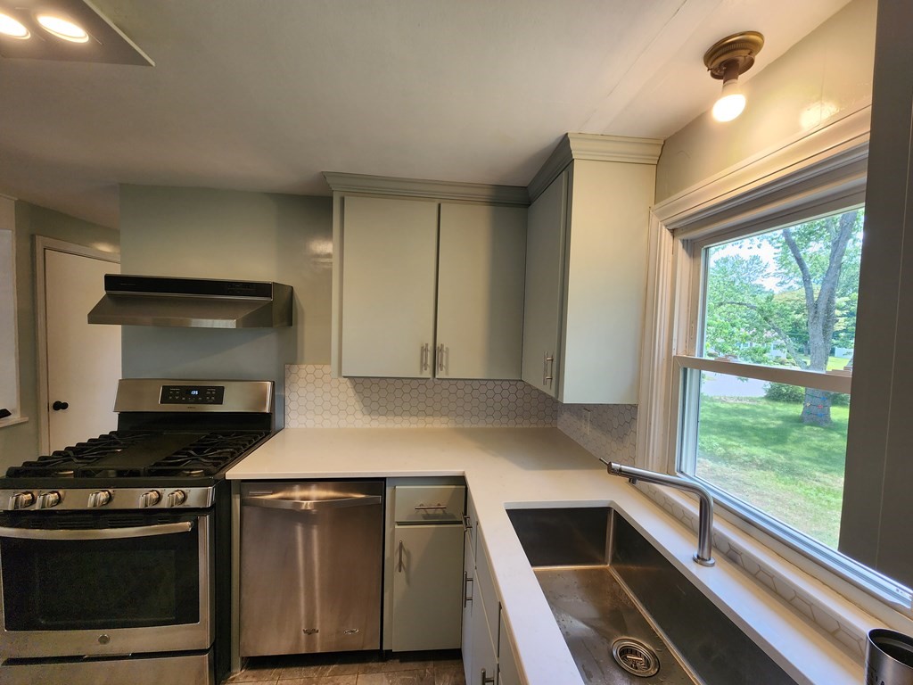 113 Turnpike Road Chelmsford, MA 01824 - Photo 8 of 23 Gallery Image 8