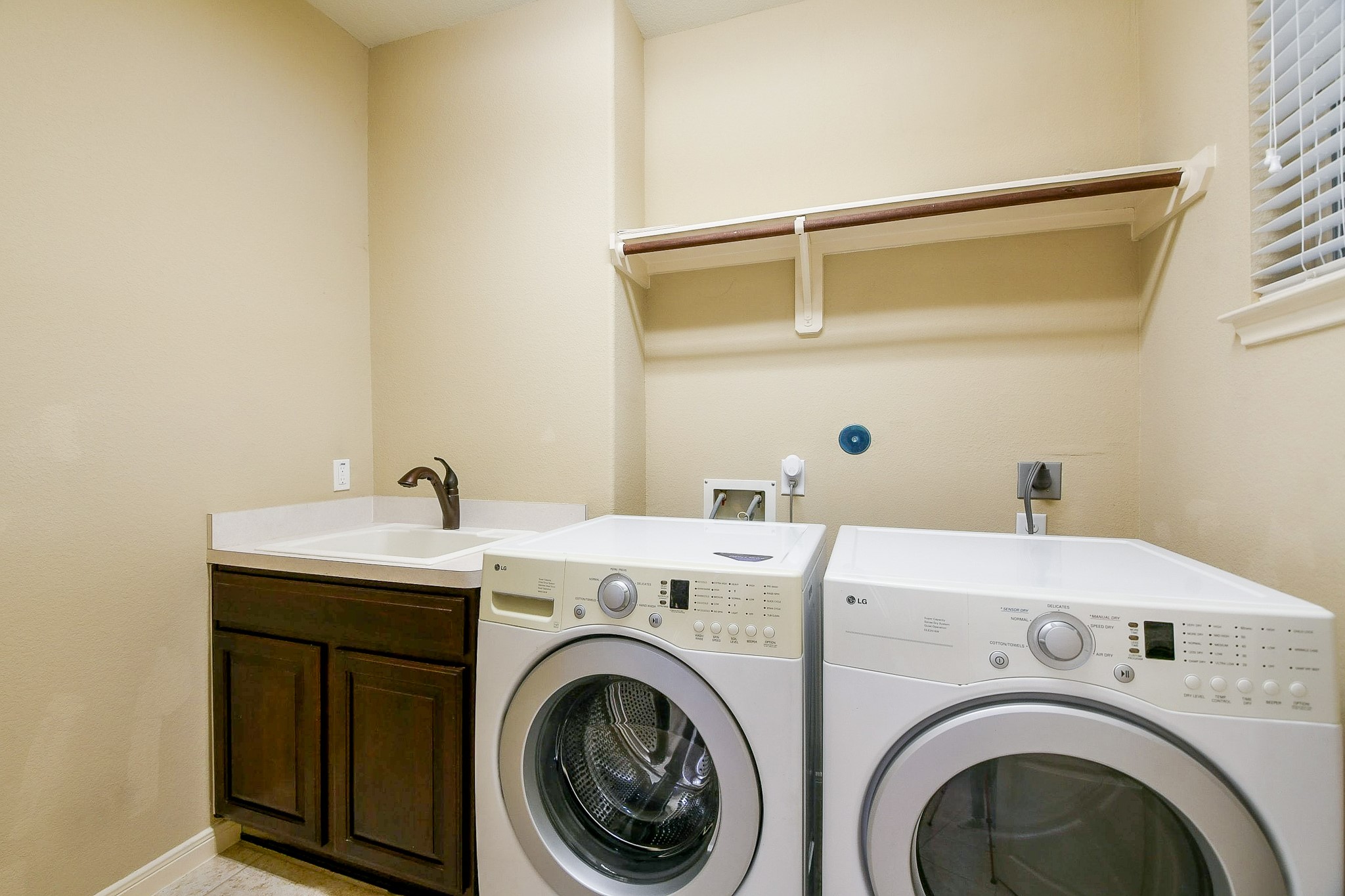 1619 Ralston Branch Way Sugar Land, TX 77479 - Photo 17 of 20 a utility room with dryer and washer
