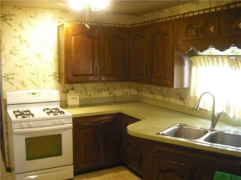 2901 Middletown Road Pittsburgh, PA 15204 - Photo 8 of 20 Kitchen.