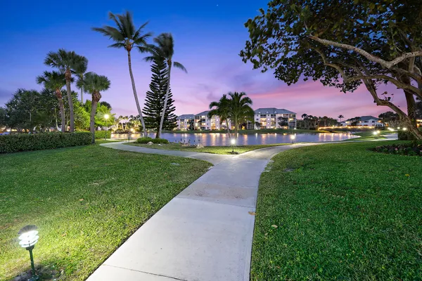 $2,400 | 353 Highway 1, Unit F306, Jupiter, FL 33477