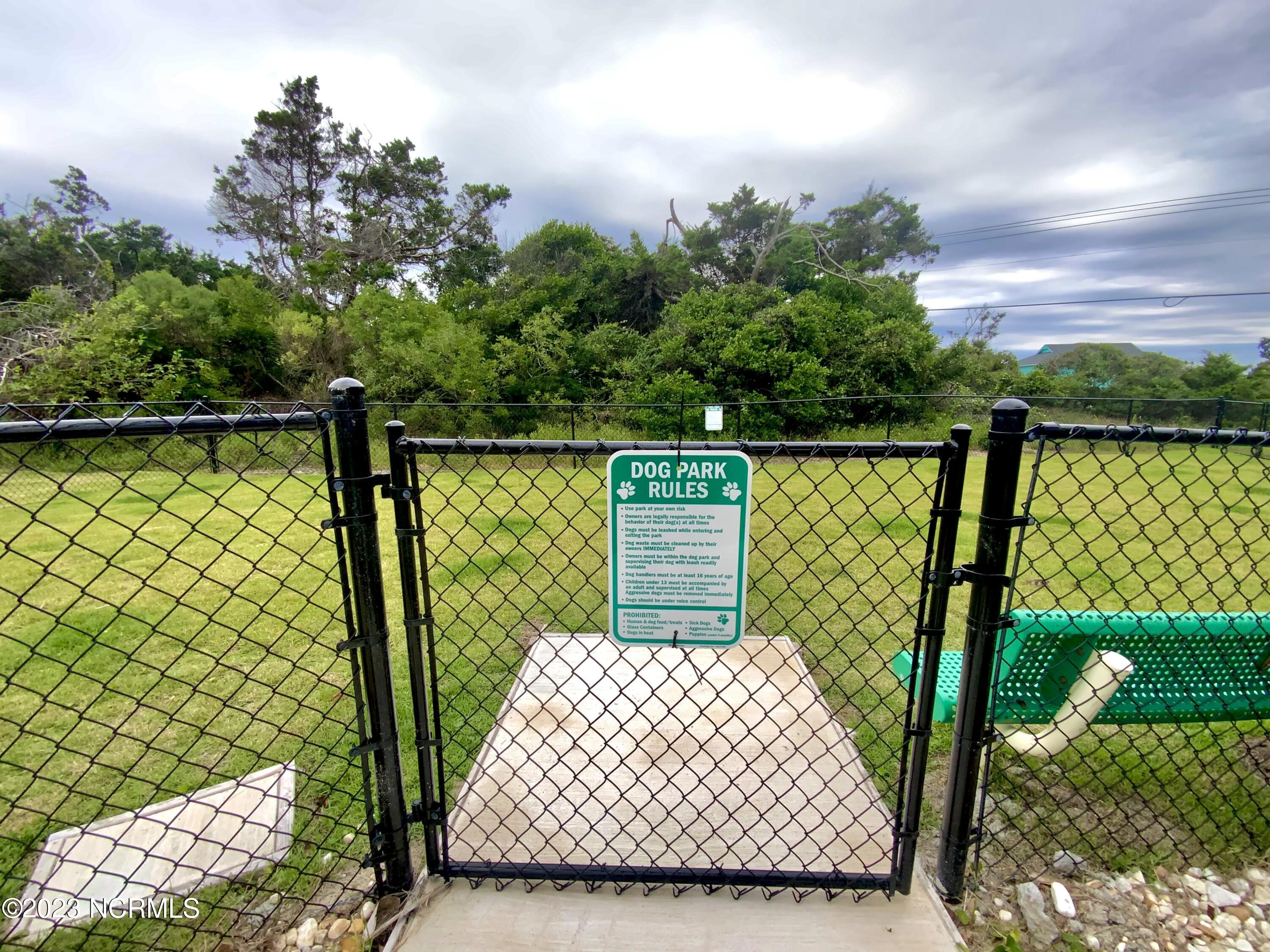1904 East Fort Macon Road, Unit 255 Atlantic Beach, NC 28512 - Photo 32 of 35 Fenced pet area. Previously taken in season