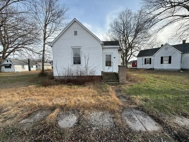 $47,000 | 120 South Charles Street, Lenzburg, IL 62255
