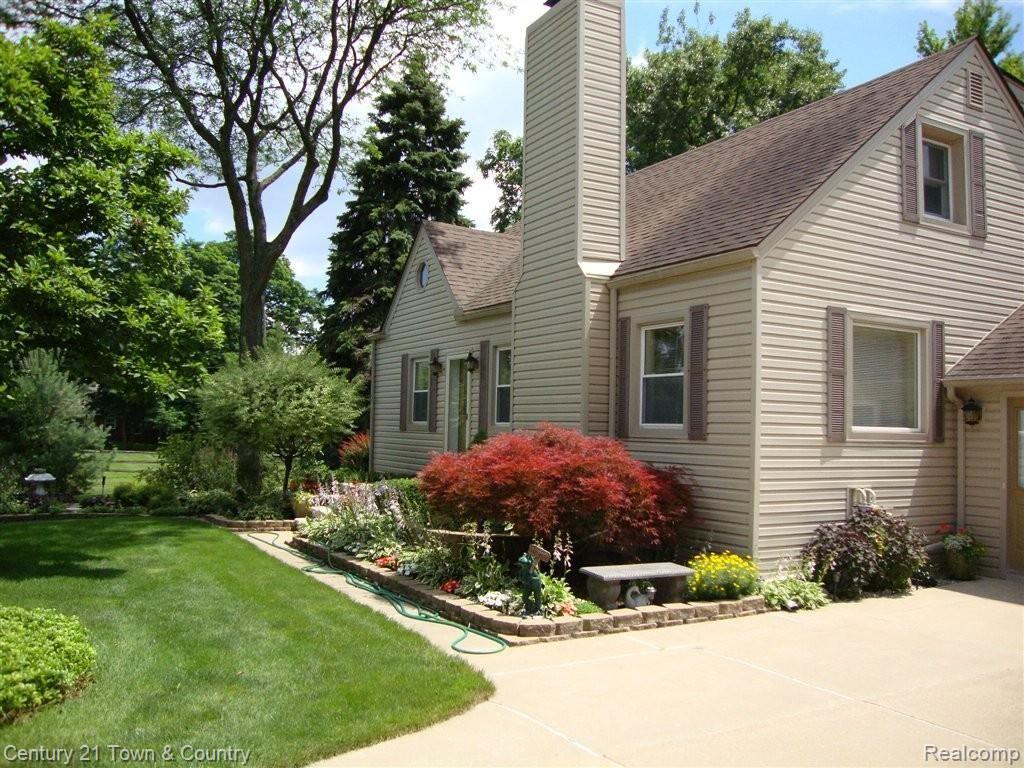 1918 Willowood Drive Rochester, MI 48307 - Photo 42 of 46 fRONT