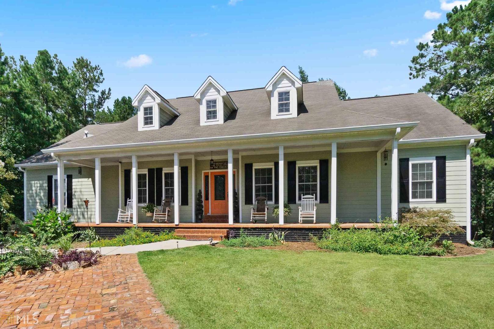 654 Lawrence Road Molena, GA 30258 - Photo 1 of 1 front view of a house with a yard