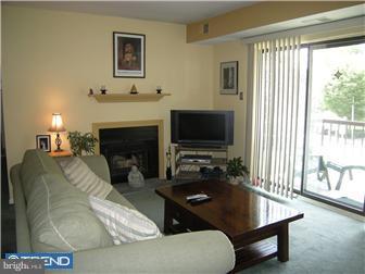 94 Heyward Road Chesterbrook, PA 19087 - Photo 3 of 10 Living Room