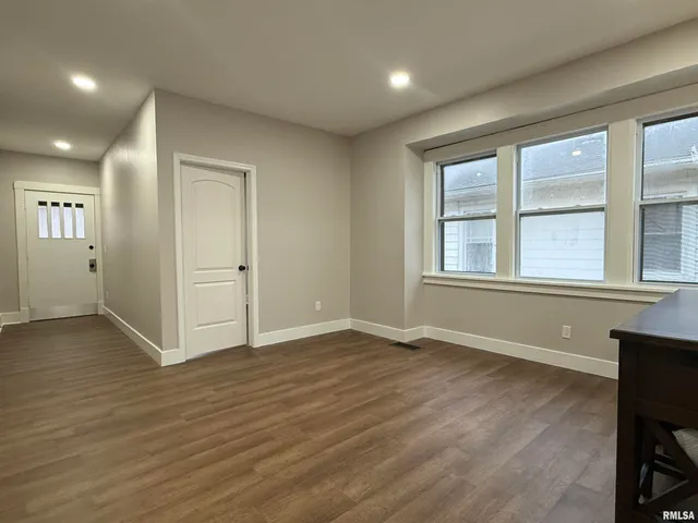 $93,000 | 112 East Gift Avenue, Peoria, IL 61603