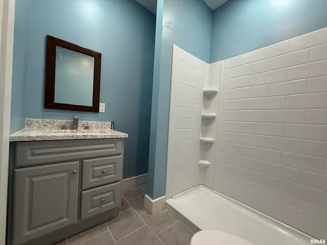 $93,000 | 112 East Gift Avenue, Peoria, IL 61603