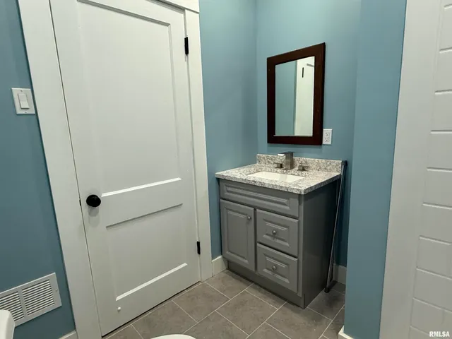 $93,000 | 112 East Gift Avenue, Peoria, IL 61603