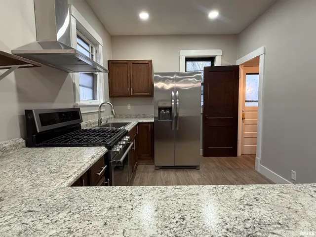 $93,000 | 112 East Gift Avenue, Peoria, IL 61603