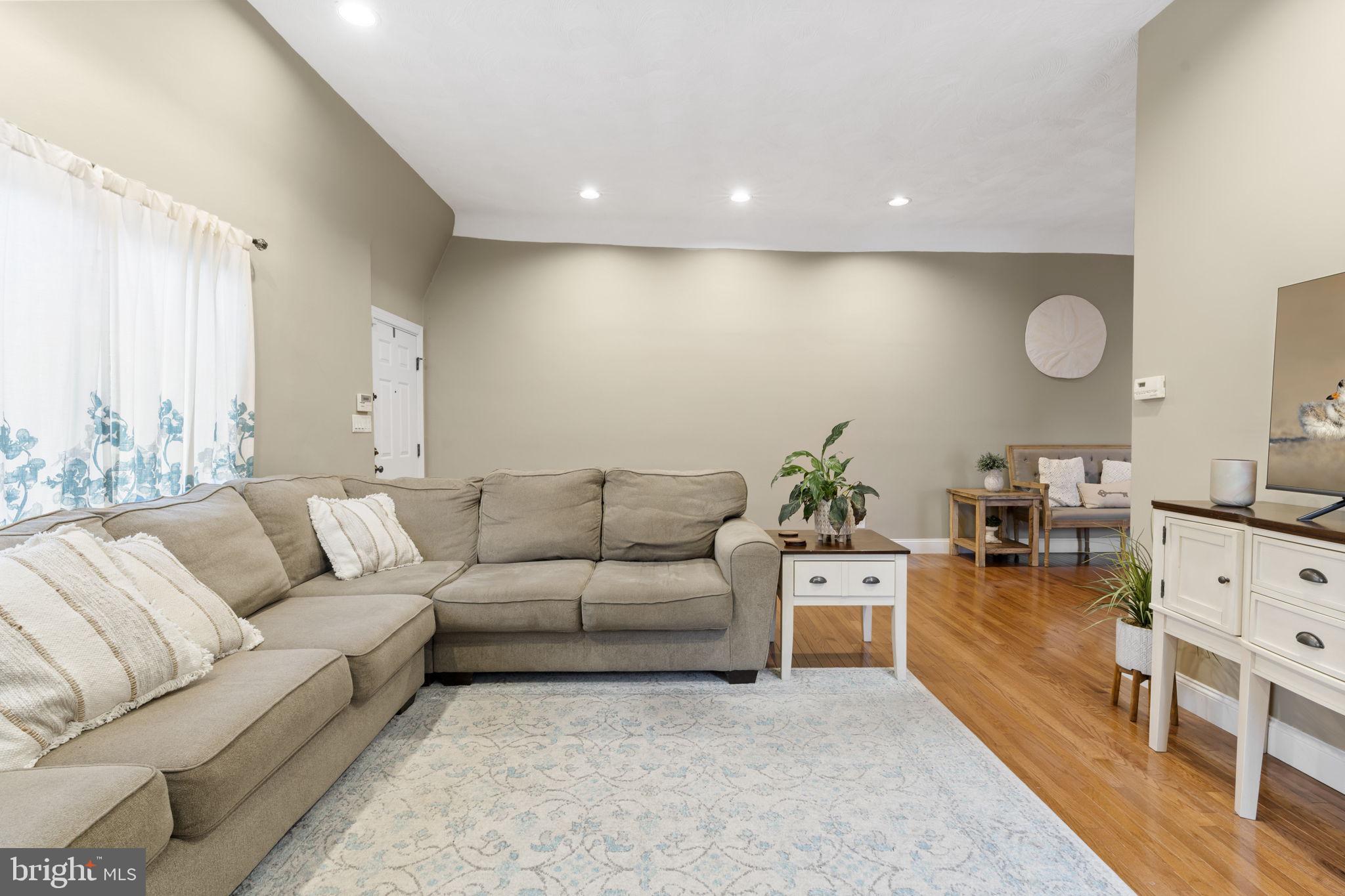 201 Juniper Road Havertown, PA 19083 - Photo 3 of 30 Living Room
