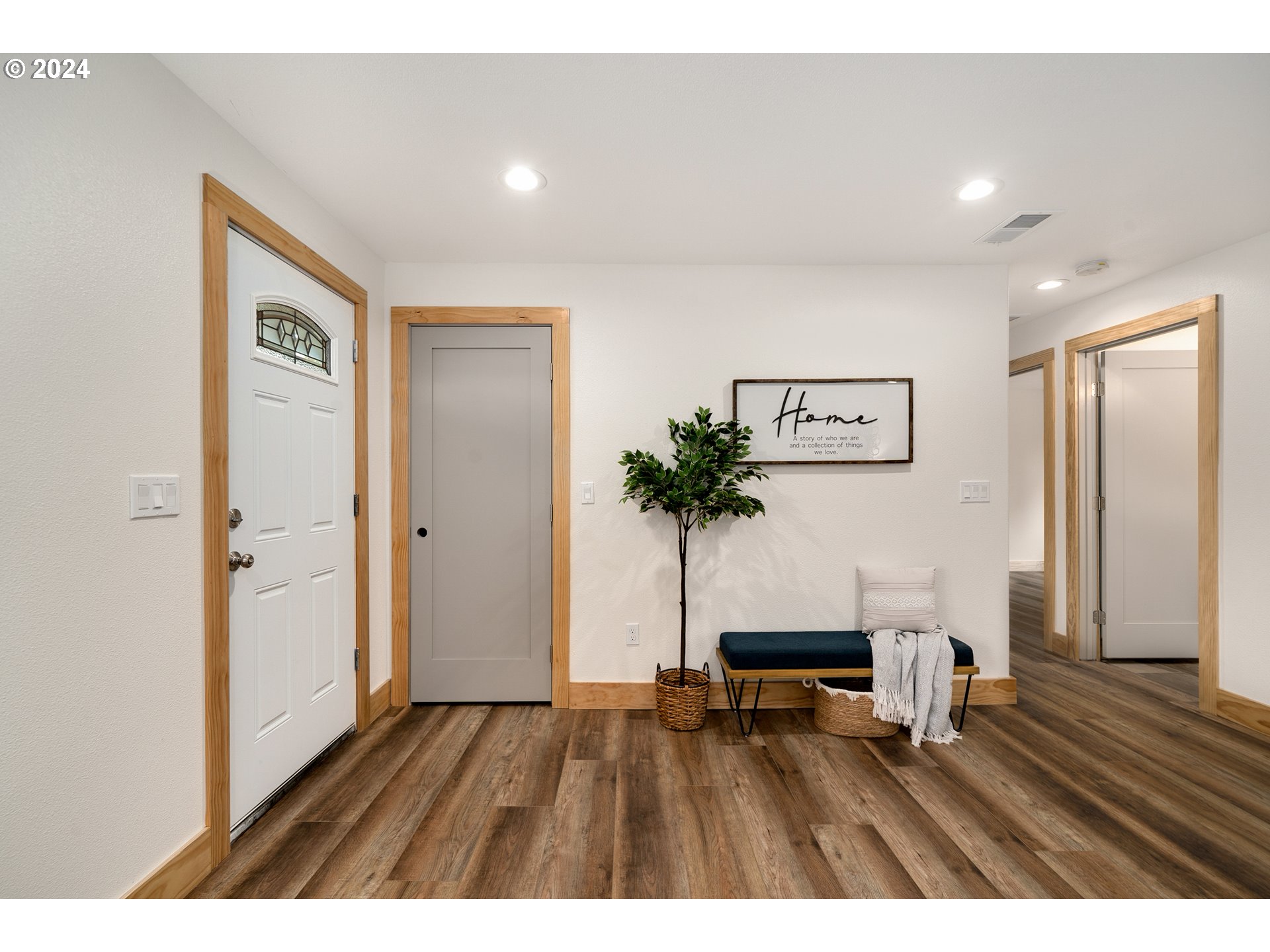 10271 Shaff Road Southeast Aumsville, OR 97325 - Photo 2 of 32 a view of entryway with wooden floor