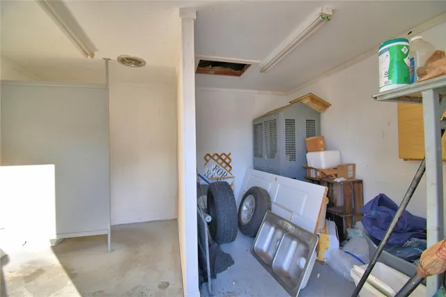 a view of livingroom with furniture