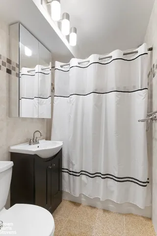 $695,000 | 340 East 74th Street, Unit 1J | Lenox Hill