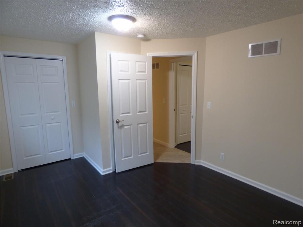 6120 Commerce Road West Bloomfield, MI 48324 - Photo 20 of 28