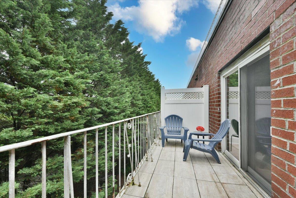 320 East Shore Road, Unit 10C Great Neck, NY 11023 - Photo 15 of 30 View of balcony