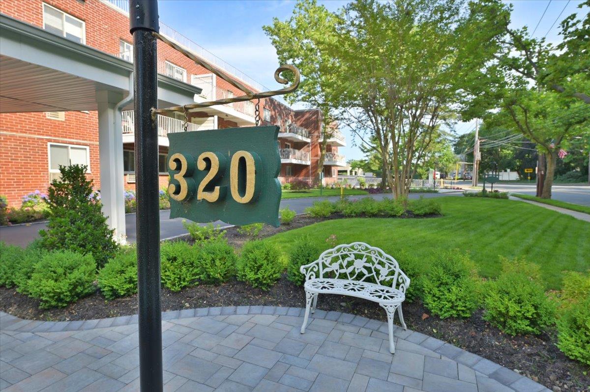 320 East Shore Road, Unit 10C Great Neck, NY 11023 - Photo 2 of 30 Community sign with a lawn