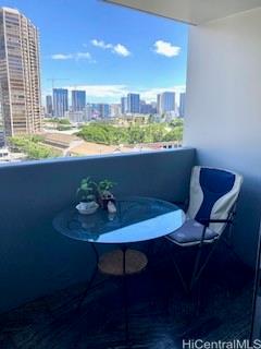 824 Kinau Street, Unit 709 Honolulu, HI 96813 - Photo 4 of 9