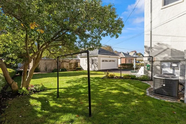a view of a house with backyard