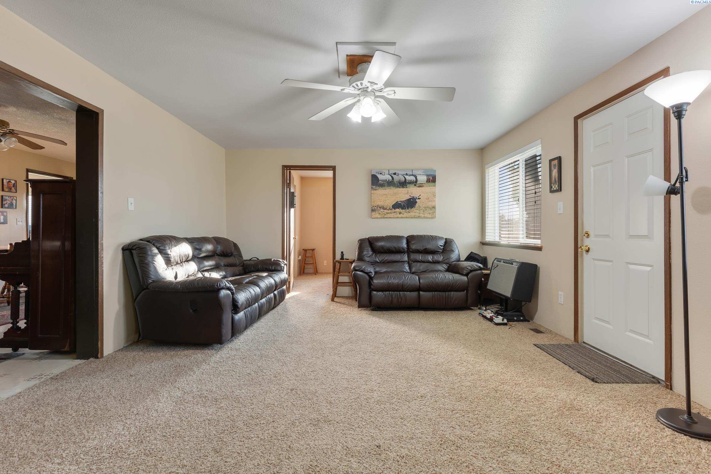 222705 East Cochran Road Kennewick, WA 99337 - Photo 5 of 41 Gallery Image 5