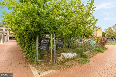 $1,500,000 | 1225 T Street Northwest, Washington, DC 20009