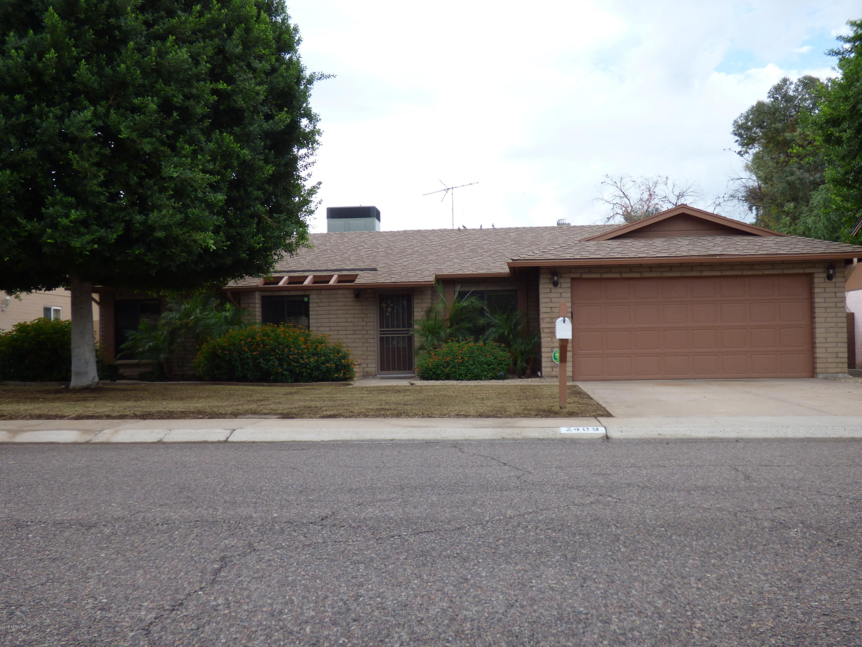 2409 West Hearn Road Phoenix, AZ 85023 - Photo 1 of 29 002