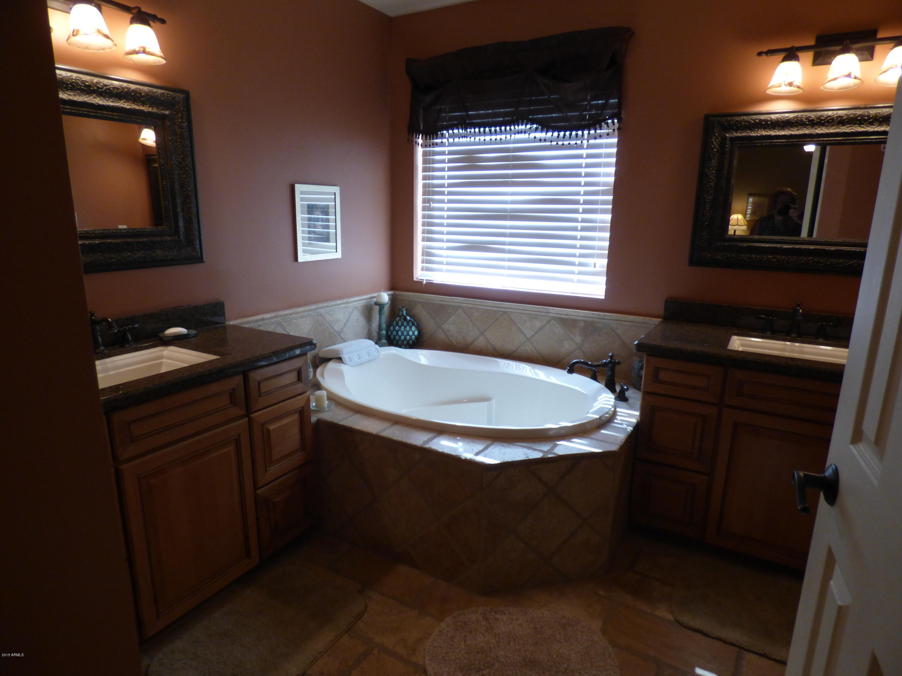2409 West Hearn Road Phoenix, AZ 85023 - Photo 18 of 29 084