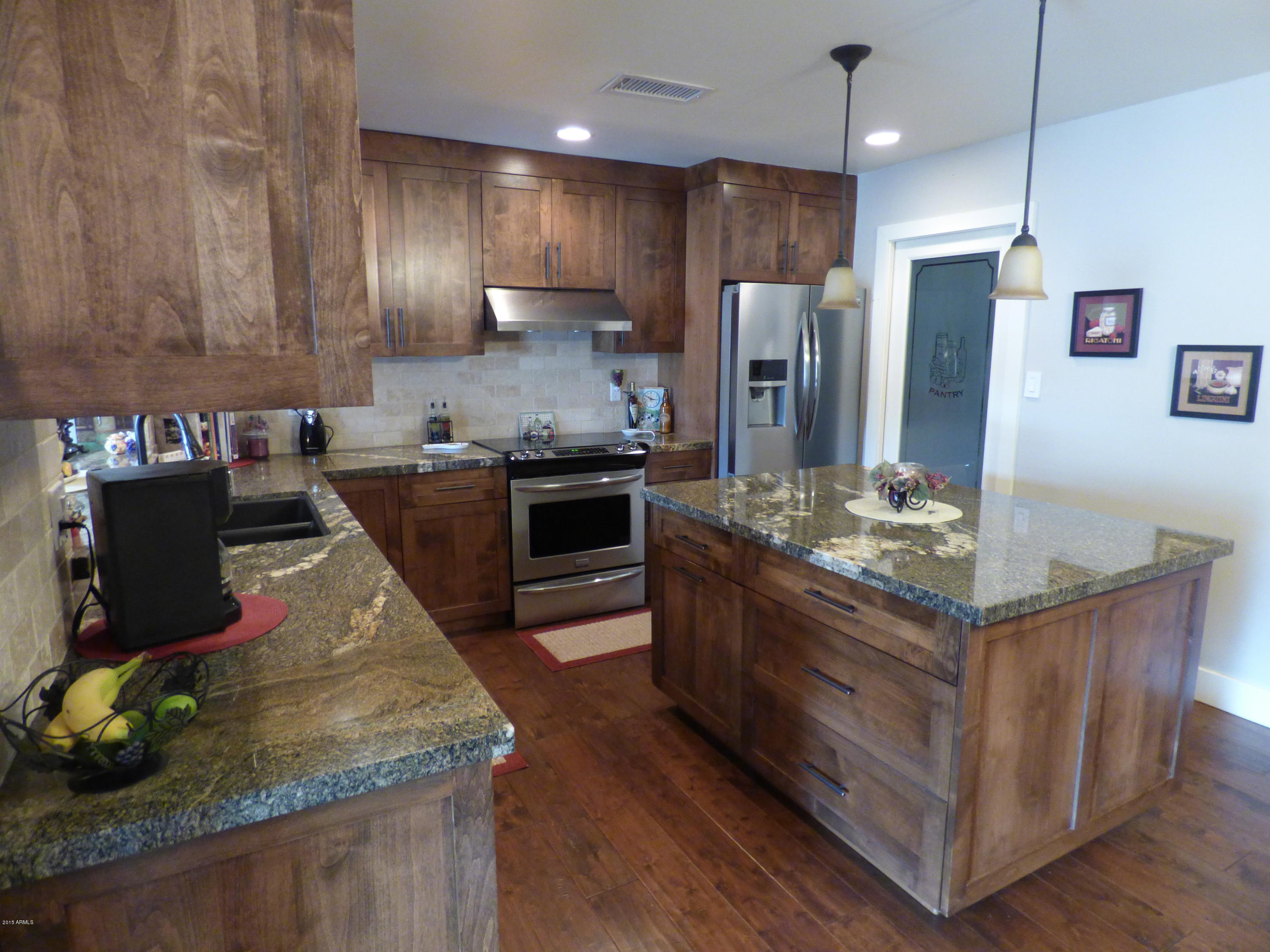 2409 West Hearn Road Phoenix, AZ 85023 - Photo 8 of 29 043