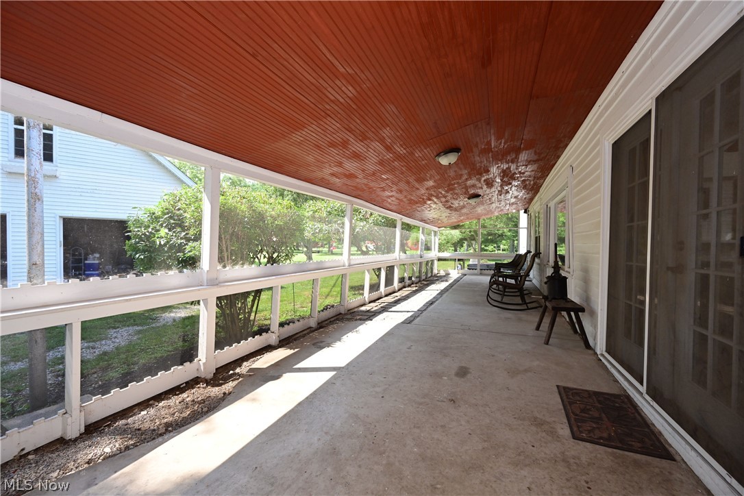 11400 West Lake Road Vermilion, OH 44089 - Photo 32 of 34 Back Screen Porch