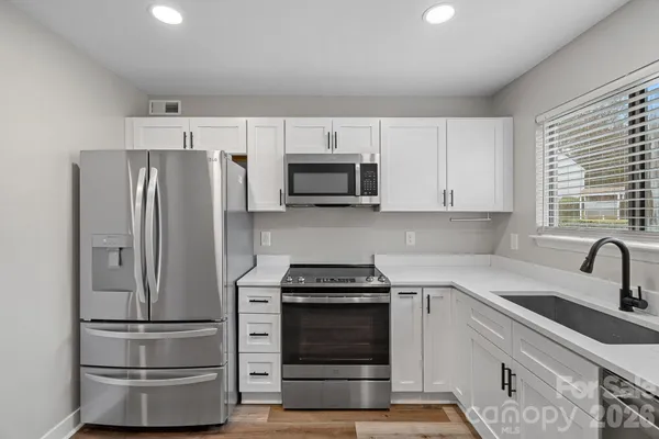 $245,000 | 3021 Heathstead Place, Unit B, Charlotte, NC 28210