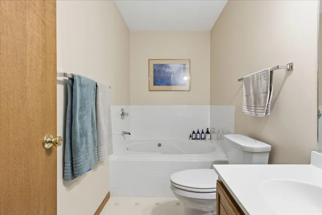 $329,900 | 1079 South Pointe Drive, Hastings, MN 55033