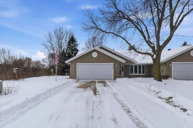 $329,900 | 1079 South Pointe Drive, Hastings, MN 55033