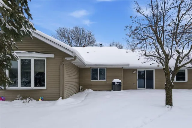 $329,900 | 1079 South Pointe Drive, Hastings, MN 55033