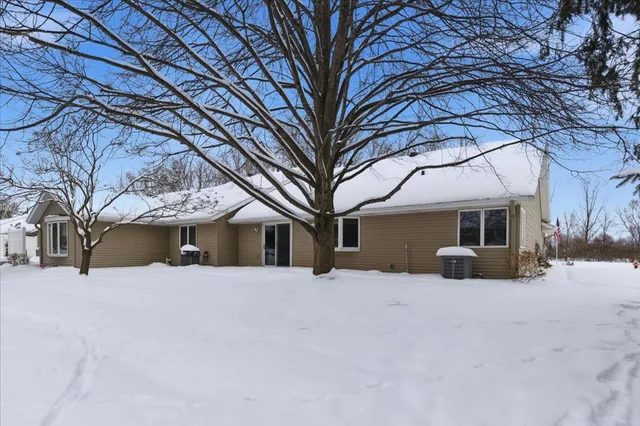 $329,900 | 1079 South Pointe Drive, Hastings, MN 55033