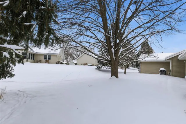 $329,900 | 1079 South Pointe Drive, Hastings, MN 55033