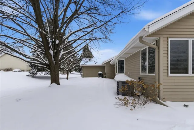 $329,900 | 1079 South Pointe Drive, Hastings, MN 55033