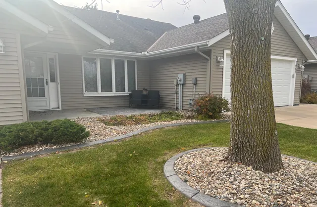 $329,900 | 1079 South Pointe Drive, Hastings, MN 55033