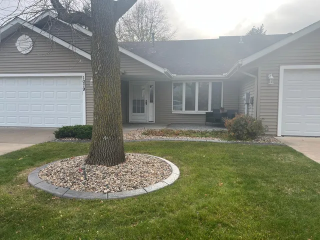 $329,900 | 1079 South Pointe Drive, Hastings, MN 55033