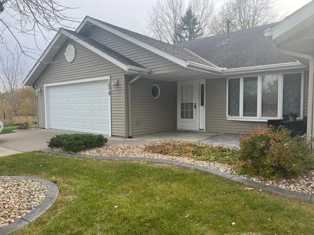 $329,900 | 1079 South Pointe Drive, Hastings, MN 55033