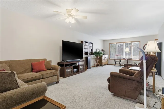 $329,900 | 1079 South Pointe Drive, Hastings, MN 55033