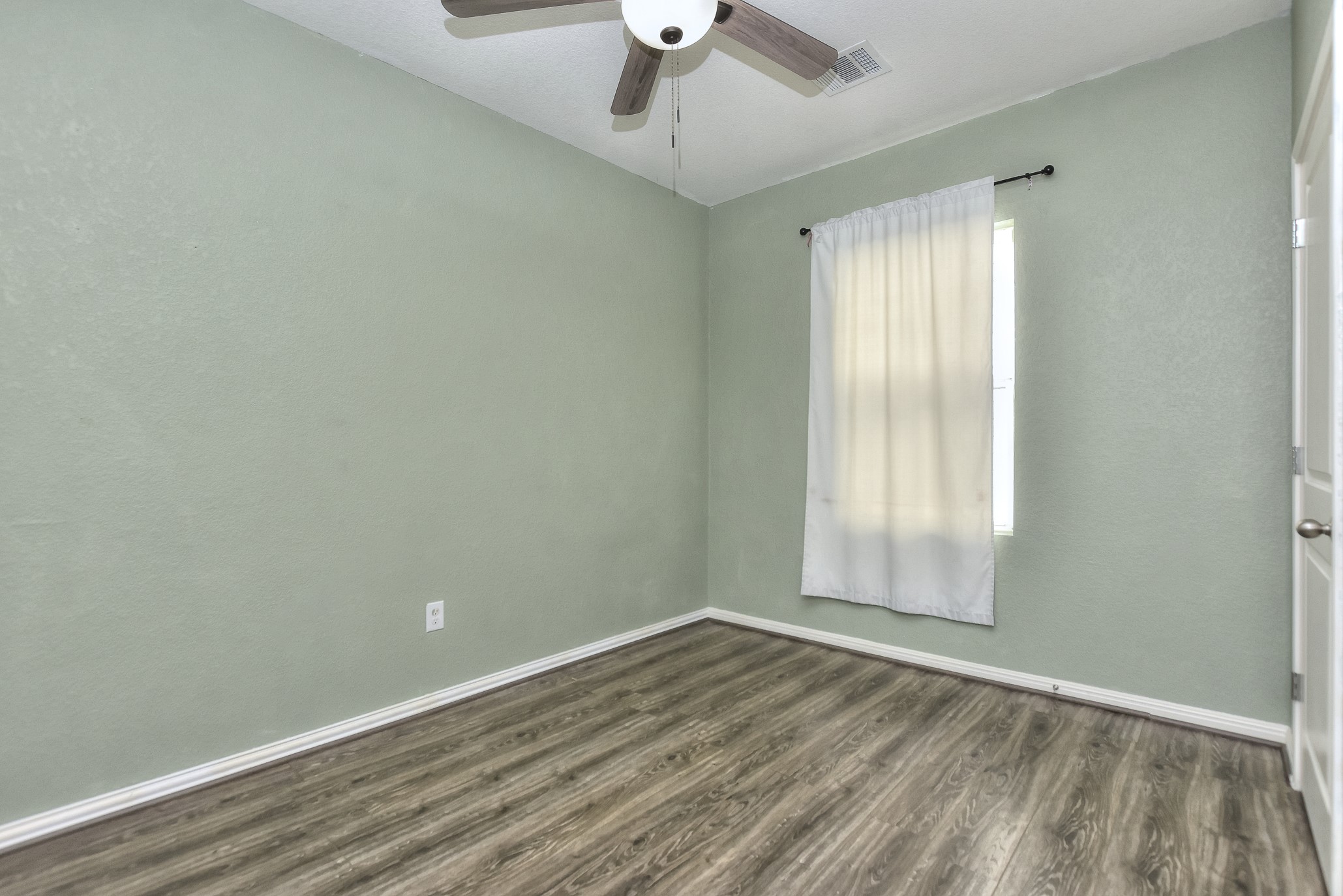 109 Helios Drive Jarrell, TX 76537 - Photo 21 of 36 an empty room with a window and a fan