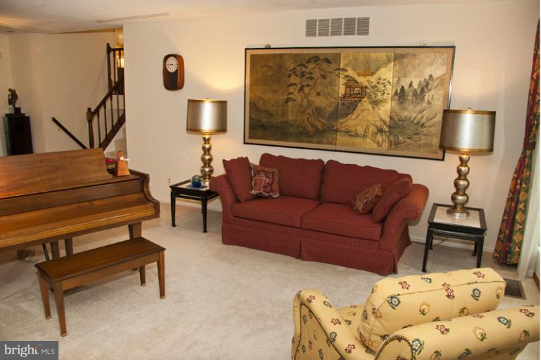 220 Hunters Ridge Road Lutherville-Timonium, MD 21093 - Photo 2 of 30 Living Room