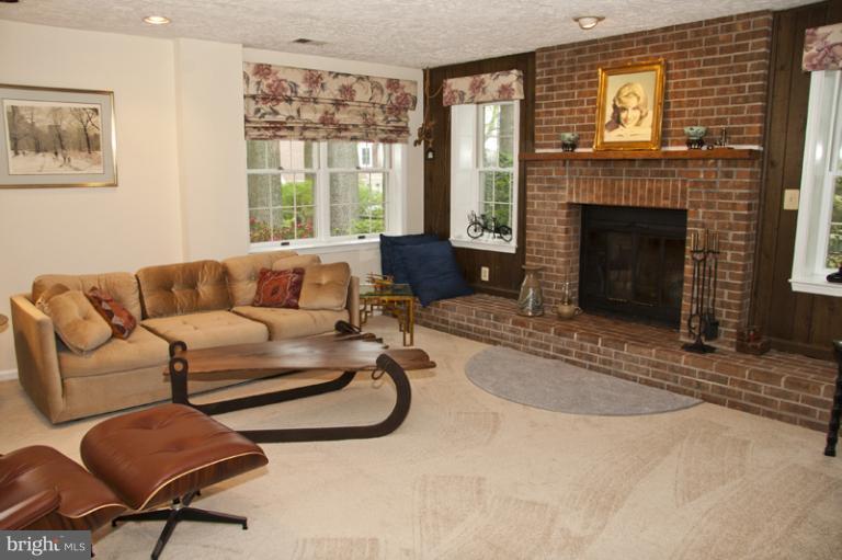 220 Hunters Ridge Road Lutherville-Timonium, MD 21093 - Photo 25 of 30 Family Room
