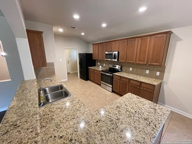 $2,295 | 5530 Thunder Oaks, San Antonio, TX 78261