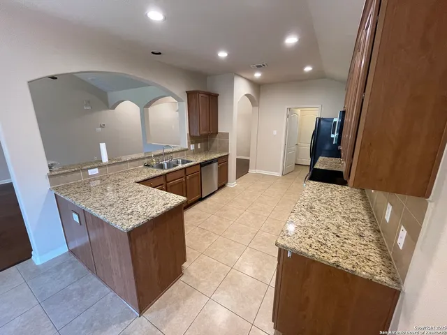 $2,295 | 5530 Thunder Oaks, San Antonio, TX 78261
