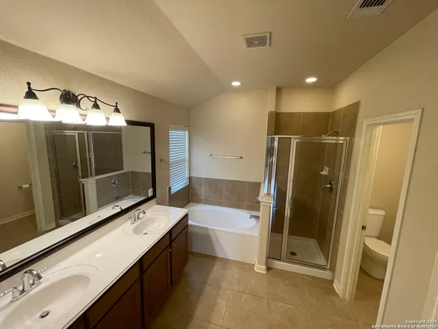 $2,295 | 5530 Thunder Oaks, San Antonio, TX 78261