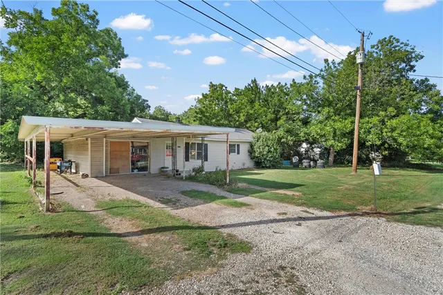 $199,000 | 1215 West 9th Street, Clifton, TX 76634