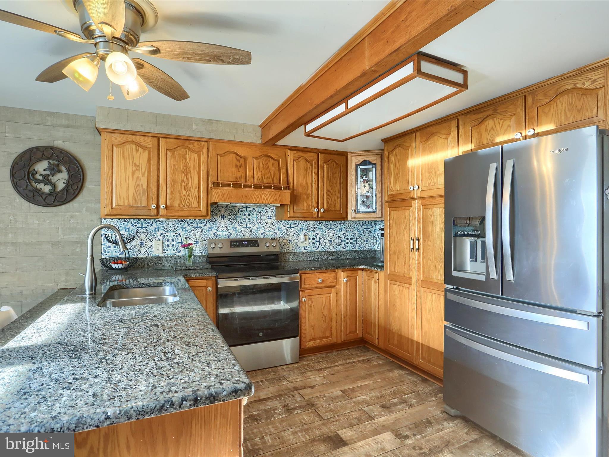 1014 Pondtown Road Dillsburg, PA 17019 - Photo 6 of 44 Spacious kitchen with breakfast bar