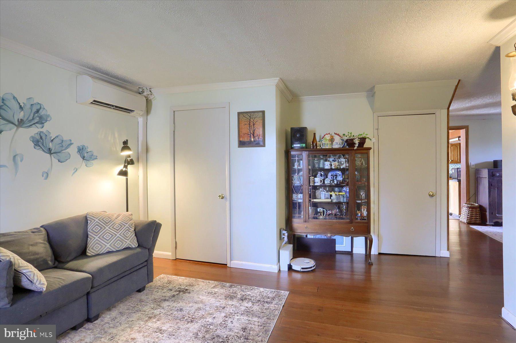 1014 Pondtown Road Dillsburg, PA 17019 - Photo 10 of 44 Parlor/Living Room